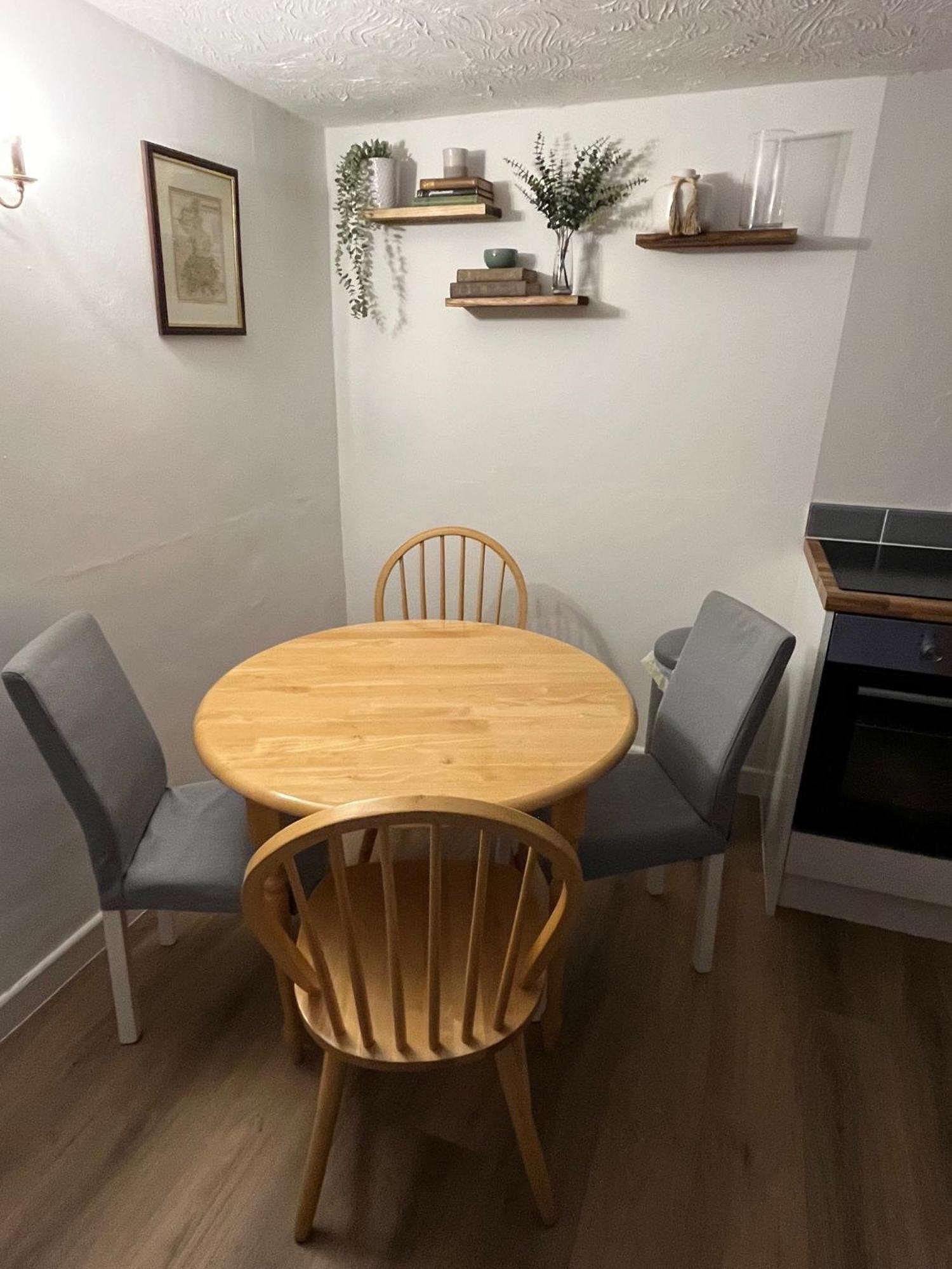 Windmill Cottage Ely Room photo